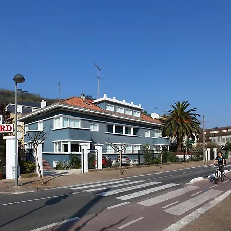 Record Hotel *