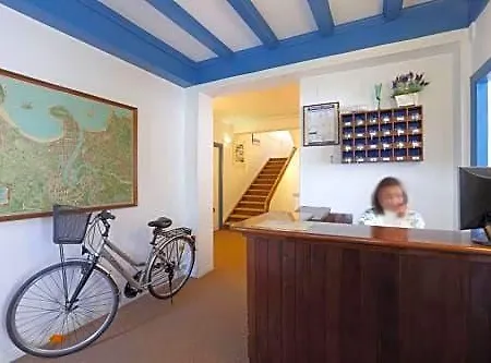 Record Hotel