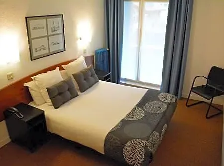 Record Hotel *
